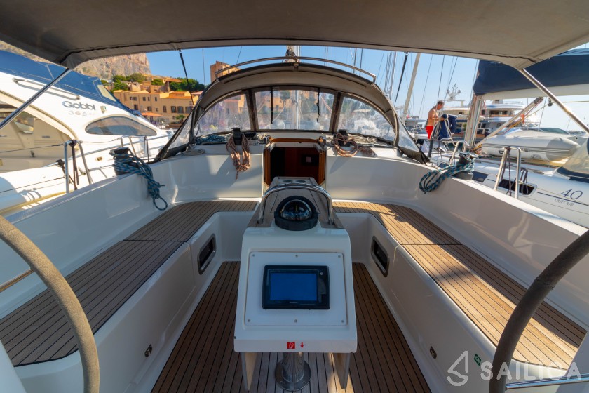 Bavaria 46 Cruiser - Yacht Charter Sailica