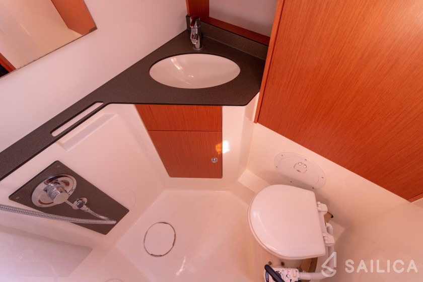 Bavaria 46 Cruiser - Yacht Charter Sailica