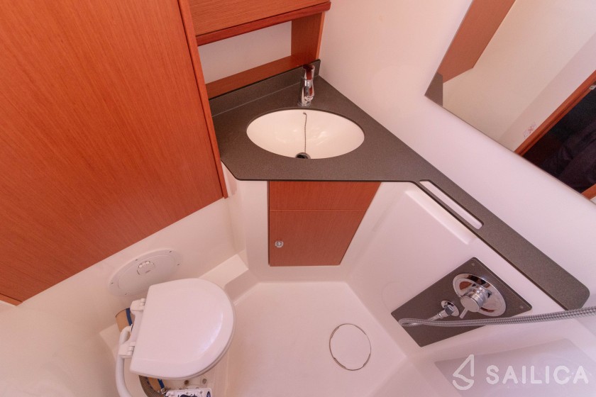 Bavaria 46 Cruiser - Yacht Charter Sailica