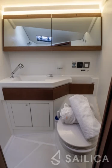 Oceanis 46.1 - Yacht Charter Sailica