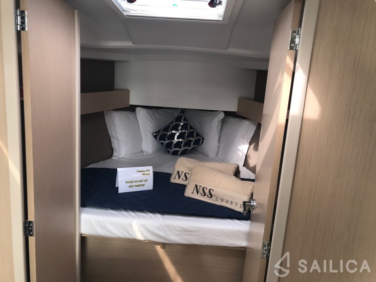 Oceanis 30.1 - Yacht Charter Sailica