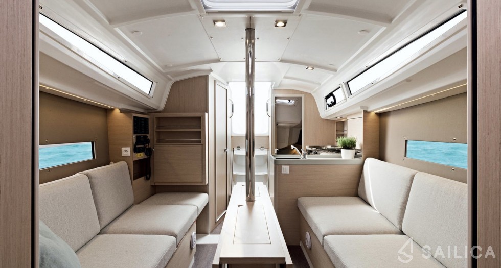 Oceanis 30.1 - Yacht Charter Sailica