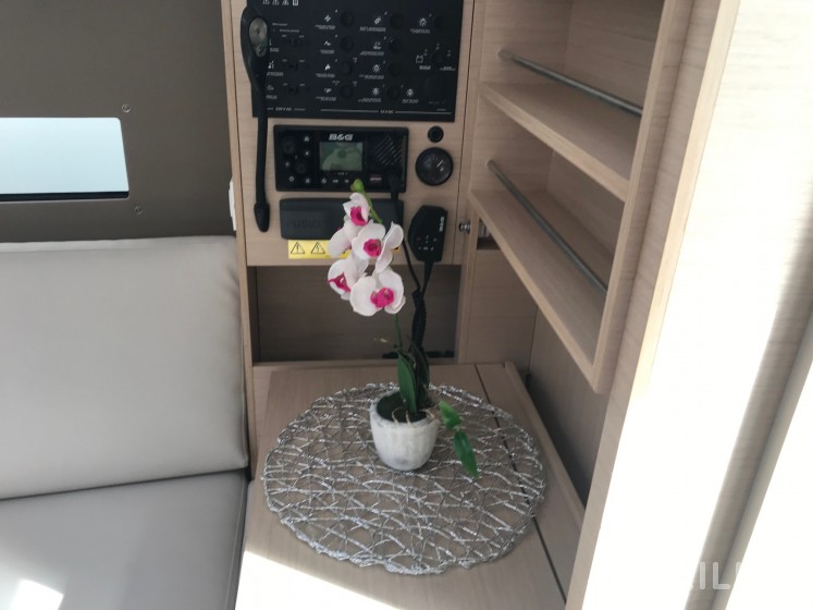 Oceanis 30.1 - Yacht Charter Sailica