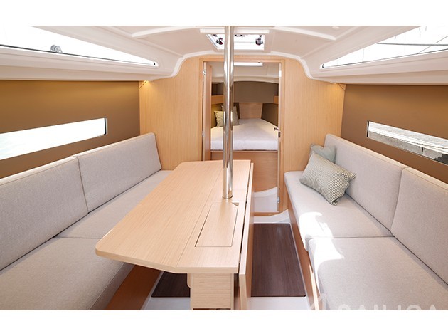 Oceanis 30.1 - Yacht Charter Sailica