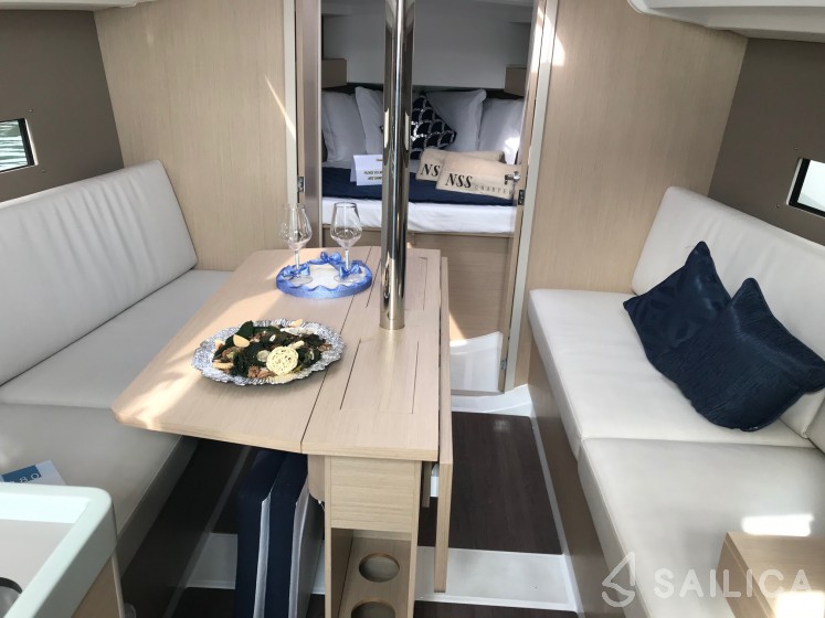 Oceanis 30.1 - Yacht Charter Sailica
