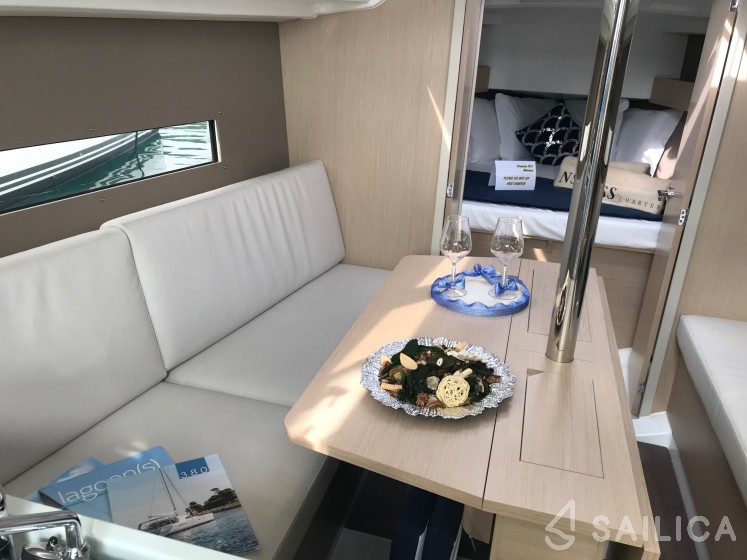 Oceanis 30.1 - Yacht Charter Sailica