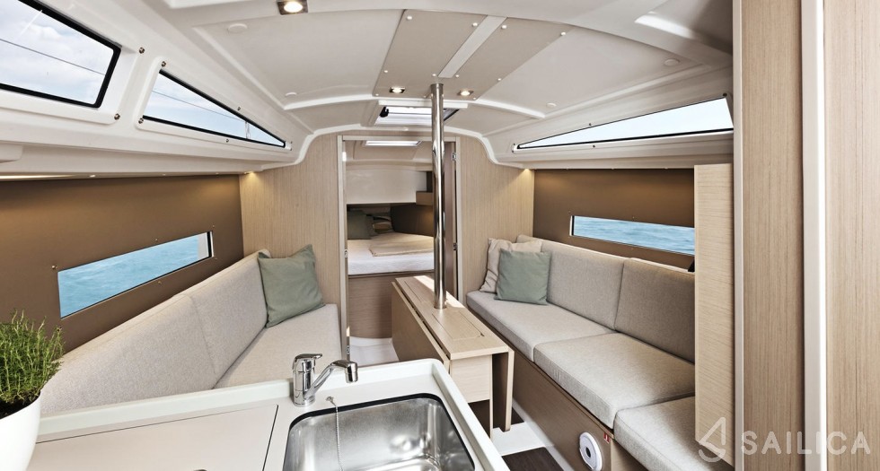 Oceanis 30.1 - Yacht Charter Sailica
