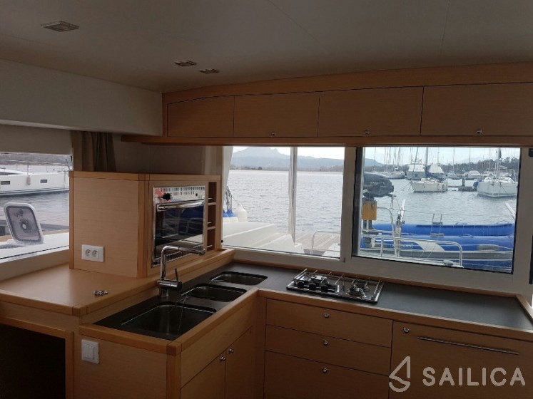 Lagoon 400 S2 - Yacht Charter Sailica
