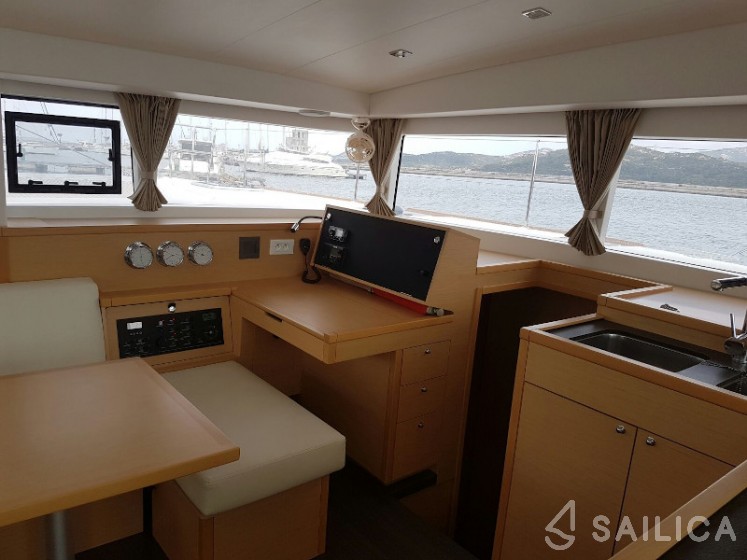 Lagoon 400 S2 - Yacht Charter Sailica