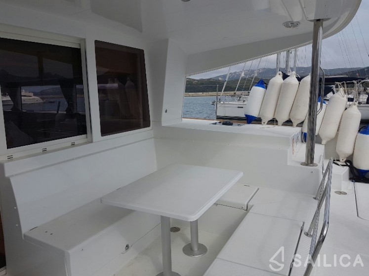 Lagoon 400 S2 - Yacht Charter Sailica