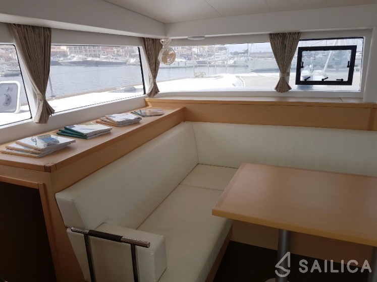 Lagoon 400 S2 - Yacht Charter Sailica