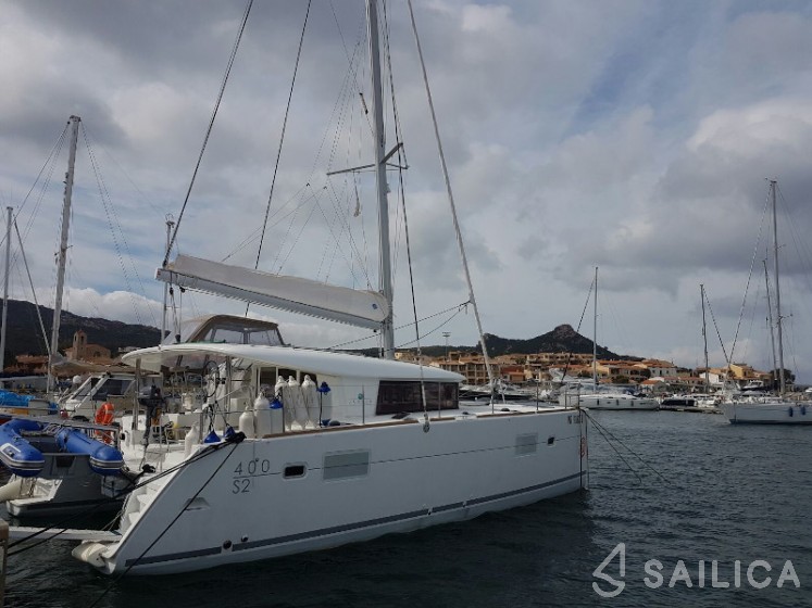 Lagoon 400 S2 - Yacht Charter Sailica