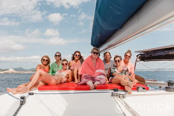 Lagoon 400 - Yacht Charter Sailica