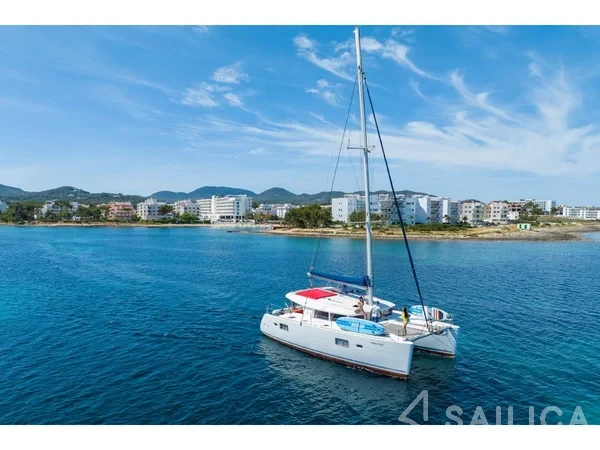 Lagoon 400 - Yacht Charter Sailica