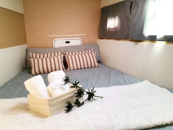Lagoon 400 - Yacht Charter Sailica