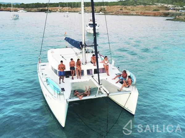 Lagoon 400 - Yacht Charter Sailica