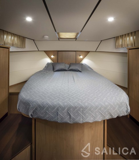 Linssen Grand Sturdy 35.0 AC - Yacht Charter Sailica