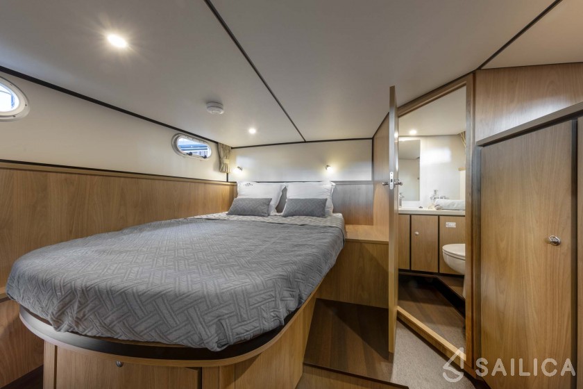 Linssen Grand Sturdy 35.0 AC - Yacht Charter Sailica