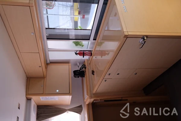 Lagoon 450  Flybridge - Yacht Charter Sailica