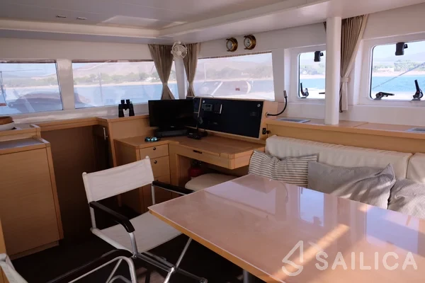 Lagoon 450  Flybridge - Yacht Charter Sailica