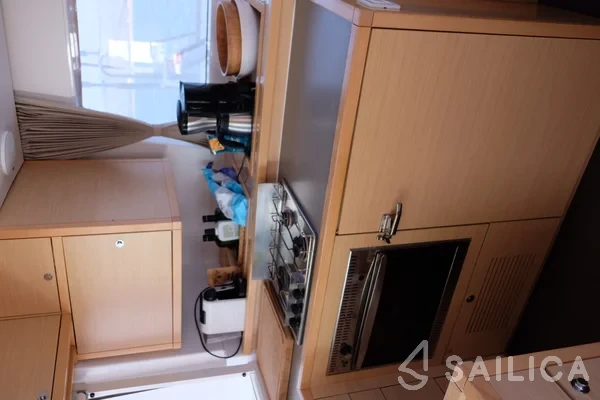Lagoon 450  Flybridge - Yacht Charter Sailica