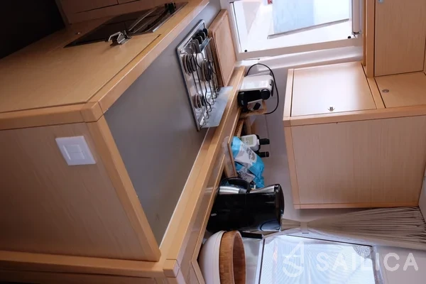 Lagoon 450  Flybridge - Yacht Charter Sailica