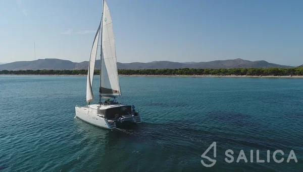 Lagoon 450  Flybridge - Yacht Charter Sailica