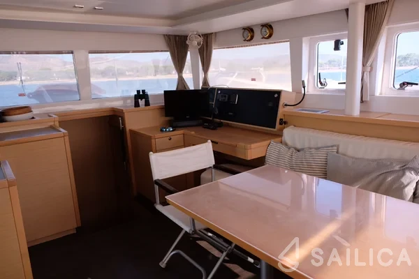 Lagoon 450  Flybridge - Yacht Charter Sailica