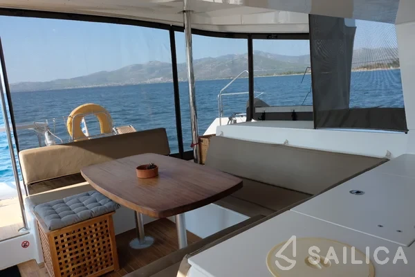 Lagoon 450  Flybridge - Yacht Charter Sailica