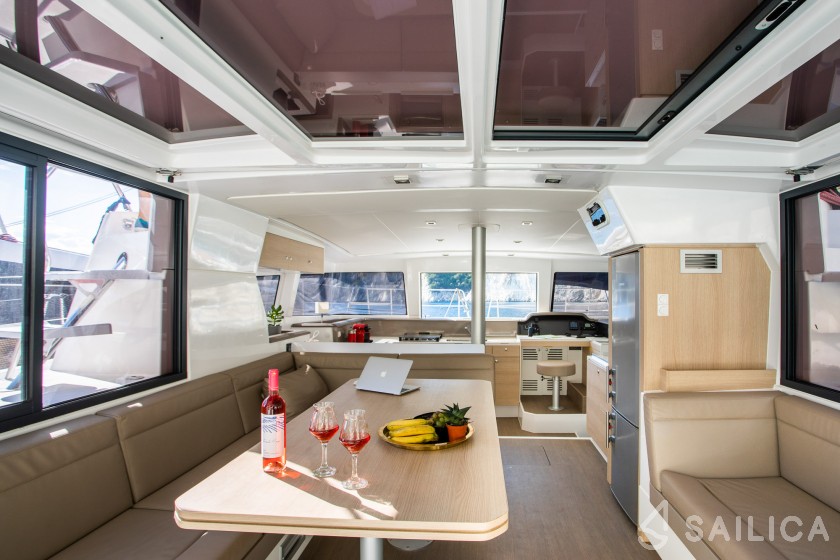 Bali 4.1 - Yacht Charter Sailica