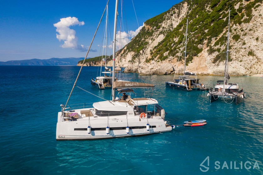 Bali 4.1 - Yacht Charter Sailica