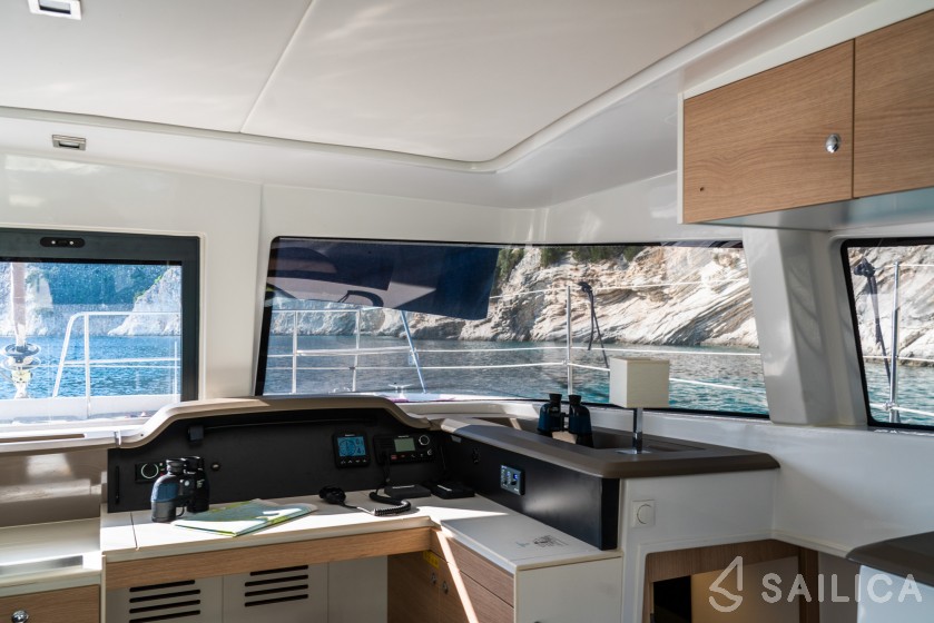 Bali 4.1 - Yacht Charter Sailica