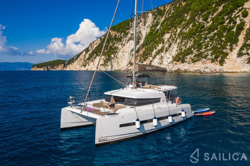 Bali 4.1 - Yacht Charter Sailica