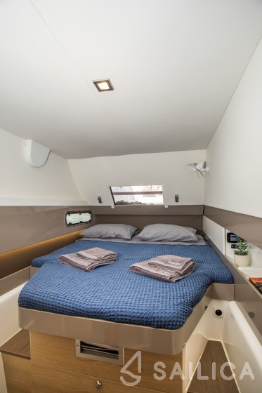 Bali 4.1 - Yacht Charter Sailica