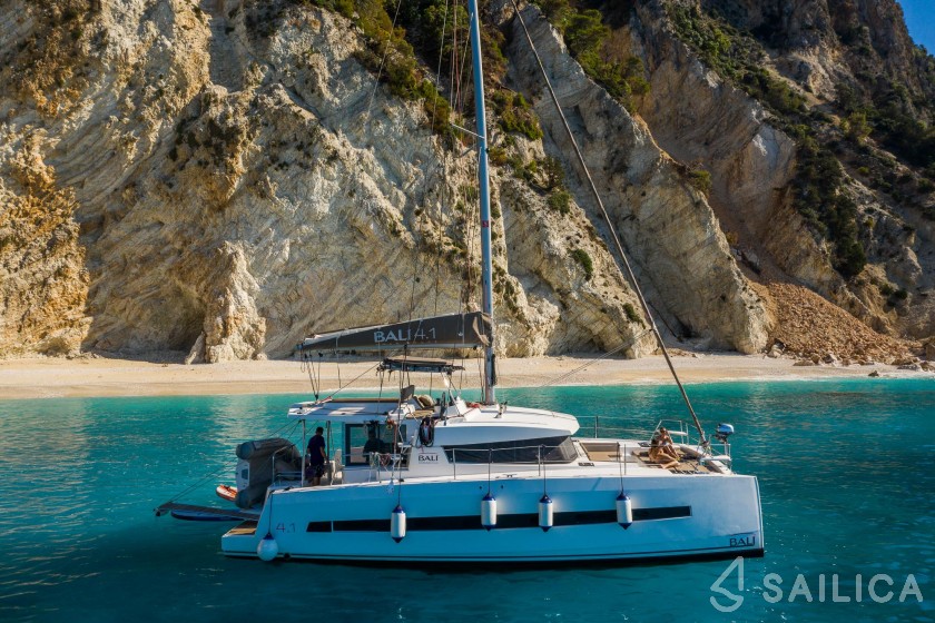 Bali 4.1 - Yacht Charter Sailica