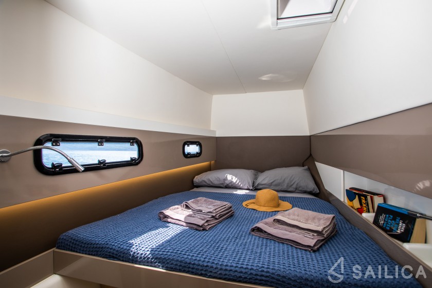 Bali 4.1 - Yacht Charter Sailica