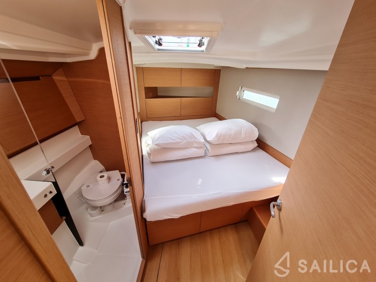 Sun Odyssey 410 - Yacht Charter Sailica
