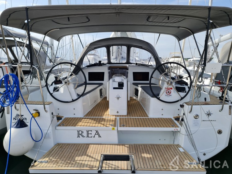 Sun Odyssey 410 - Yacht Charter Sailica