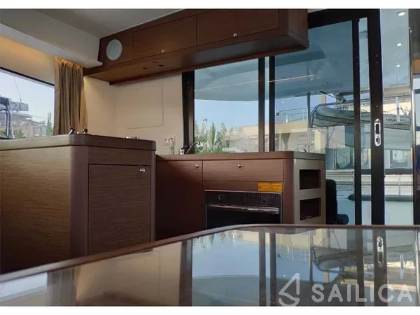 Lagoon 42 - Yacht Charter Sailica