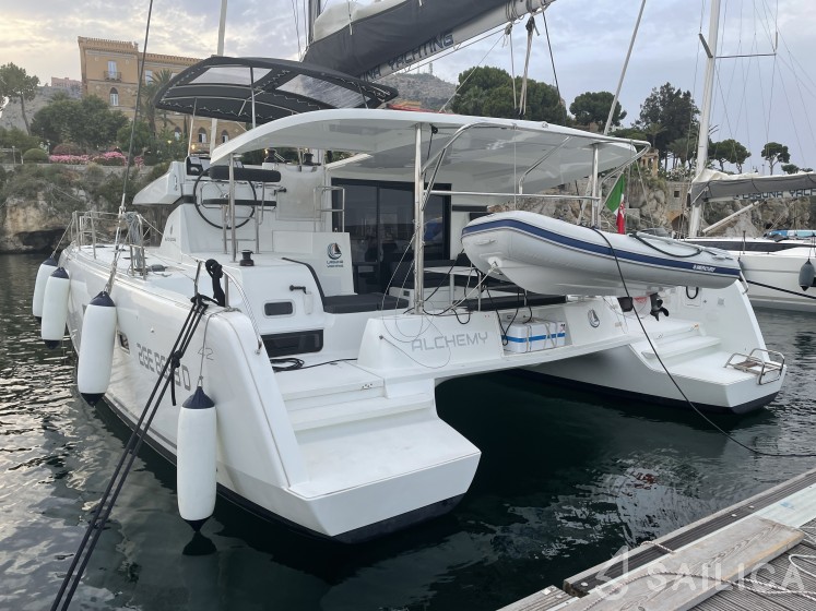 Lagoon 42 - Yacht Charter Sailica
