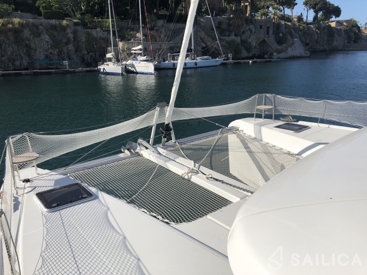 Lagoon 42 - Yacht Charter Sailica