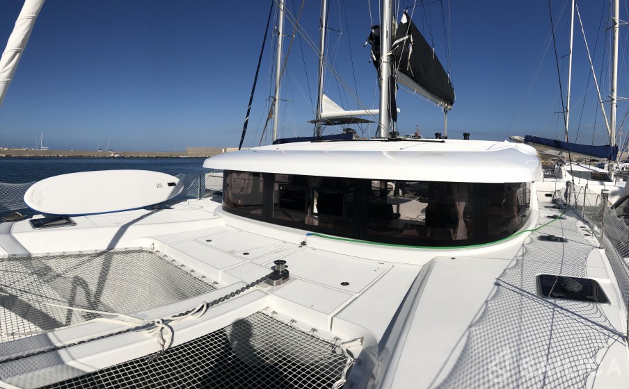 Lagoon 42 - Yacht Charter Sailica