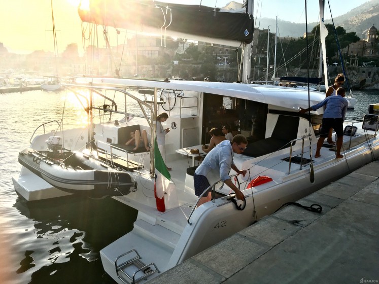 Lagoon 42 - Yacht Charter Sailica