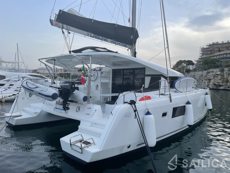 Lagoon 42 - Yacht Charter Sailica