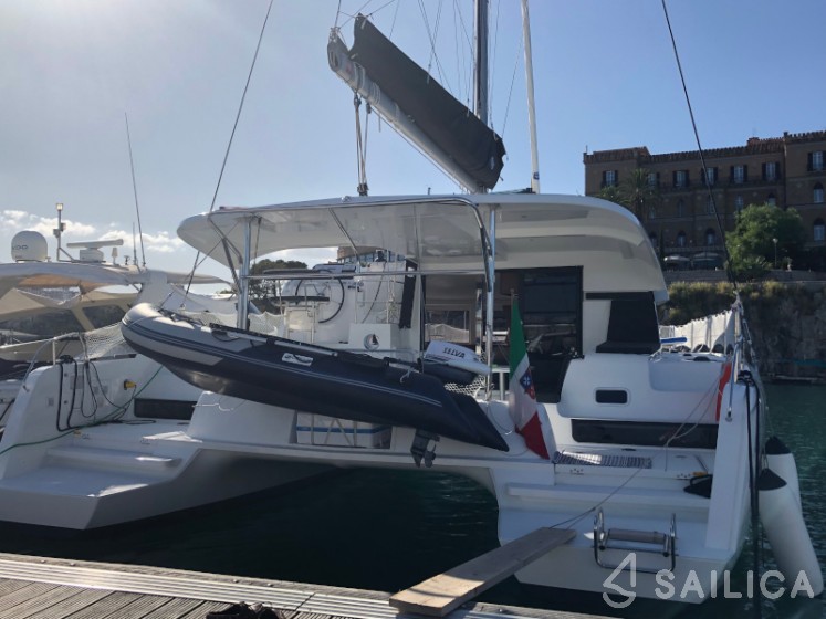 Lagoon 42 - Yacht Charter Sailica