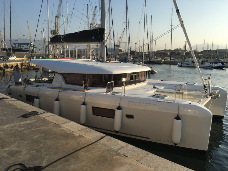 Lagoon 42 - Yacht Charter Sailica