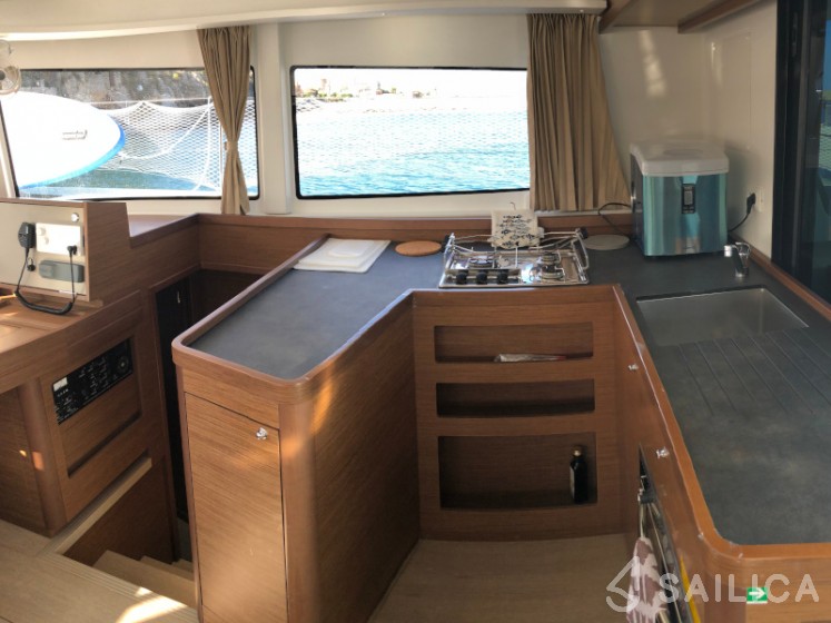 Lagoon 42 - Yacht Charter Sailica