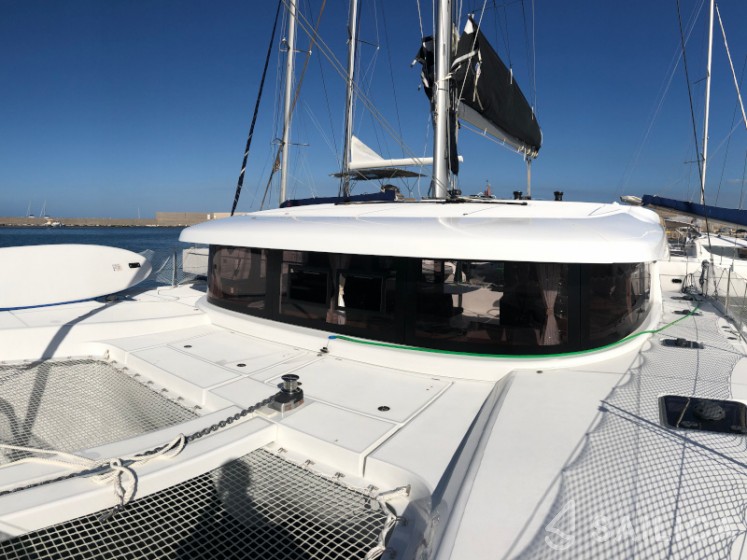 Lagoon 42 - Yacht Charter Sailica