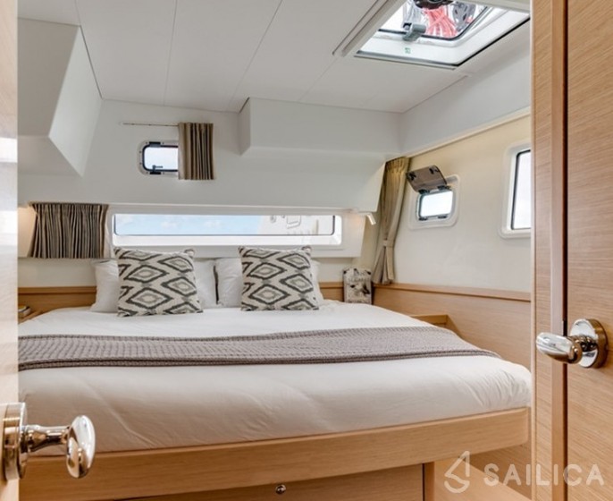 Lagoon 42 - Yacht Charter Sailica