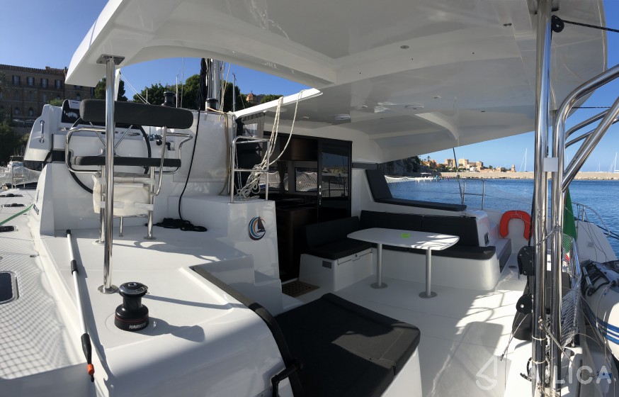 Lagoon 42 - Yacht Charter Sailica